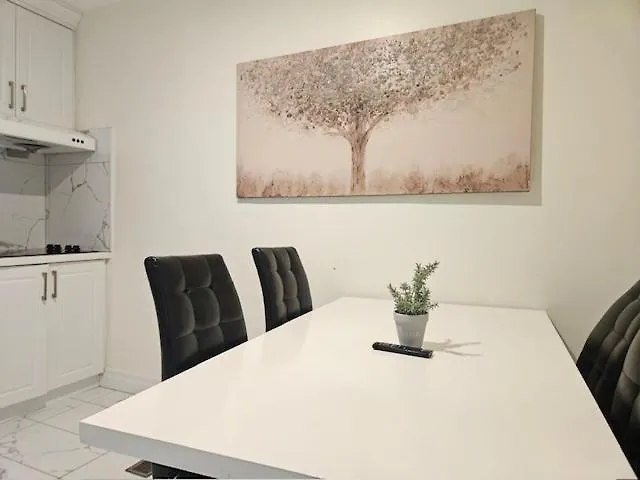 Trinity Bellwood Suites Downtown Toronto 0*,  Kanada